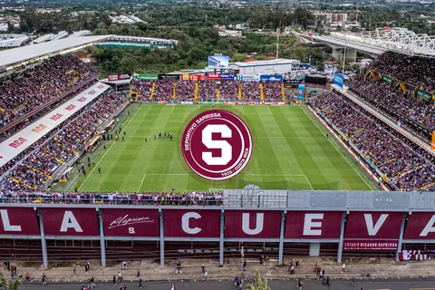 Jugó en el Azteca, el Maracaná y el Bernabéu, pero eligió al Ricardo Saprissa como el estadio más complicado del mundo: "Parece un terremoto"