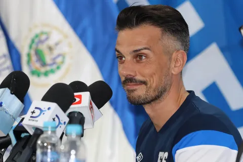 Nuevo DT de El Salvador bajó las expectativas: "No puedo aspirar a ir al Mundial"