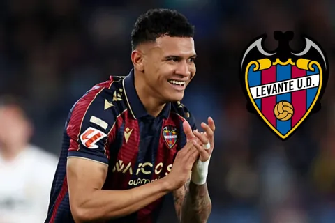 "Lo voy a matar": Kervin Arriaga recibe dura advertencia en el Levante tras castigo por expulsión