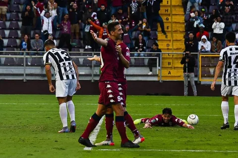 ◉ Las noticias de Saprissa hoy: victoria ante Sporting, homenaje a Bolaños y ¿nuevo récord de Mariano Torres?