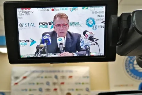 Se fue Carlos de los Cobos, ¿quién podría ser candidato para dirigir a la Selección de El Savador?