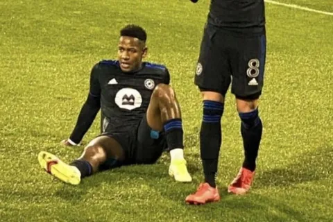 Romell Quioto salió lesionado y encendió las alarmas en Honduras