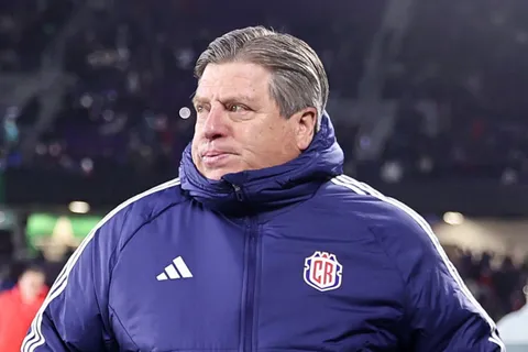 Miguel Herrera deberá convocar a dos refernetes. (Getty Images)