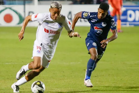 Olimpia propina fuerte golpe a Motagua antes del juego de vuelta de la final