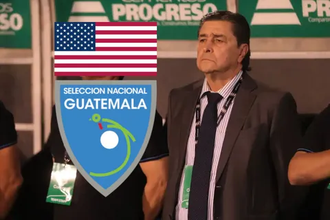 Luis Fernando Tena en el banquillo de Guatemala.
