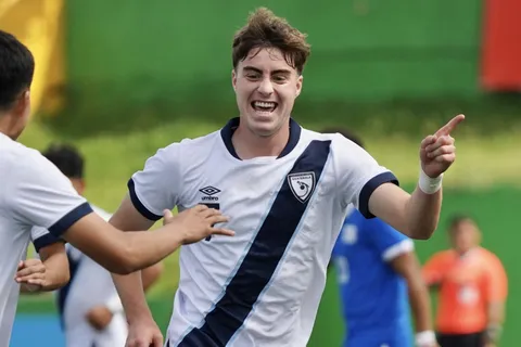 Matt Evans ilusiona a Luis Fernando Tena: así juega la joya de Guatemala que preocupa a Panamá y El Salvador.