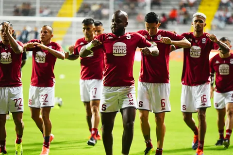Saprissa conmueve a la afición para pasar sus días más difíciles