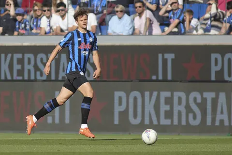 Giorgio Scalvini renovó con Atalanta, pero Newcastle lo mantiene en el radar