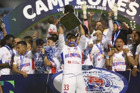 Michaell Chirinos conmueve a todo Olimpia con la confesión que nadie esperaba tras ganar la Copa 40 e igualar a Saprissa en títulos