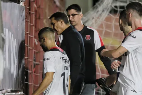 Alajuelense recibe un revés en el mercado.