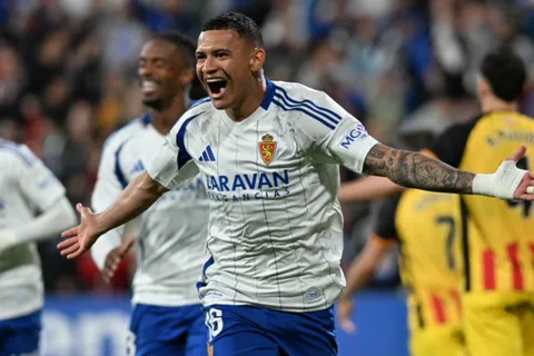 Kervin Arriaga hace historia en Zaragoza: anotó su primer gol e igualó este récord