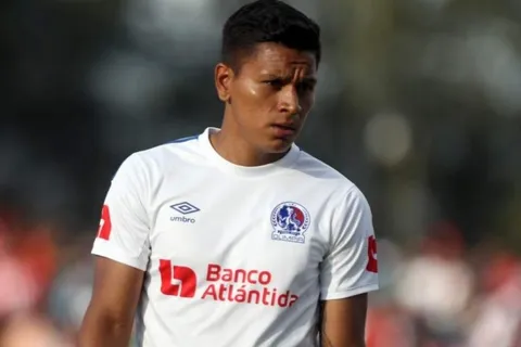 Bryan Moya está cerca de volver a jugar con Olimpia