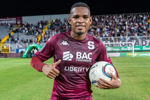 Orlando Sinclair sorprende con su decisión.