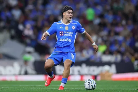 Luka Romero marcó para Cruz Azul, pero su gol fue anulado por fuera de juego ante Toluca