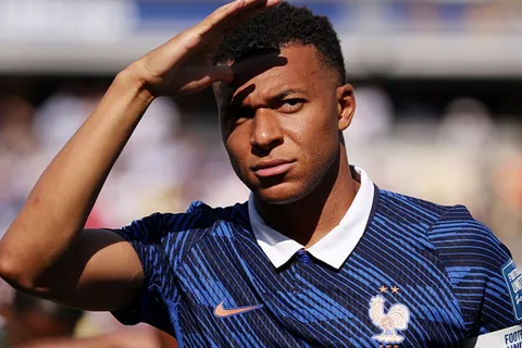 Mbappé metió doblete, batió un récord de Ronaldo y va por Messi: cuántos goles tiene en Mundiales