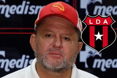 Jafet Soto recibe la respuesta de Alajuelense.