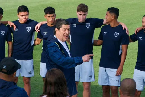 "No tienen credibilidad": la fuerte sentencia de Luis Fernando Tena sobre las figuras de Guatemala que saldrían al exterior tras la Copa Oro