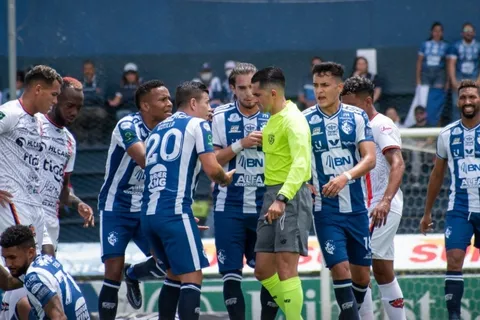 Derrota de Cartaginés ante Puntarenas acabó en vergonzoso zafarrancho [Video]