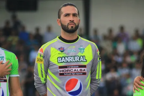 Adrián Lemos salió portero menos batido en Guatemala de forma muy curiosa