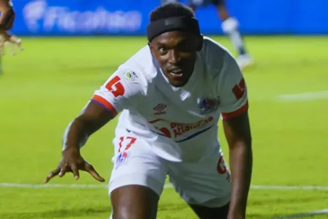 Albeth Elis hace crecer sus negocios y sorprende con el club de Honduras que quiere comprar: "Principal accionista"