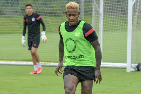 Romell Quioto sorprende al unirse a los entrenamientos de Olimpia