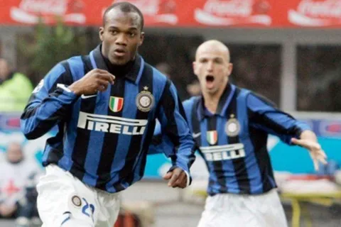 El día que todo el Manchester United quedó de rodillas ante David Suazo