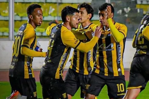 El gol de Darwin Lom que pone a The Strongest en lo más alto de Bolivia