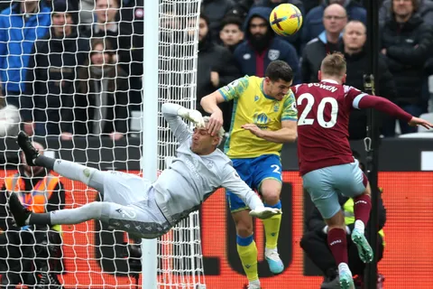 Keylor Navas y el Nottingham Forest se fueron goleados de su visita al West Ham (VIDEO)