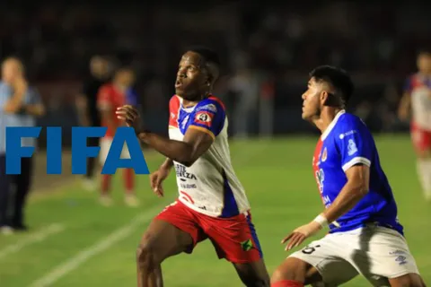 La postura de FIFA con la denuncia por racismo que Marvin Solano hizo contra la afición de FAS y genera revuelo en El Salvador