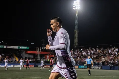 Saprissa se quedó con la ida de la semifinal ante San Carlos por 1-0. (Foto: Saprissa)