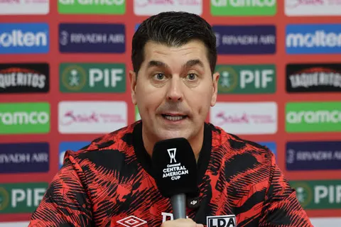 Ismael Rescalvo se quedará (por ahora) en Alajuelense.