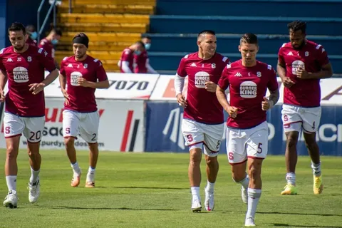 Tres jugadores del Saprissa con complicaciones para obtener la VISA