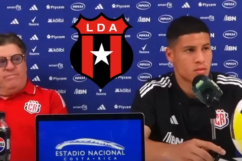 "Al extranjero": Alexis Gamboa sacude a Alajuelense con un anuncio sobre su futuro desde la concentración de La Sele