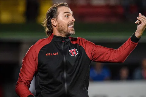 Andrés Carevic se quejó del campo de Guanacasteca