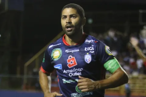 Castigo sobre San Carlos anula el gol histórico de Álvaro Saborío