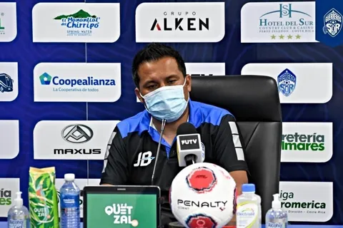 Amarini Villatoro explotó en contra del arbitraje en Costa Rica
