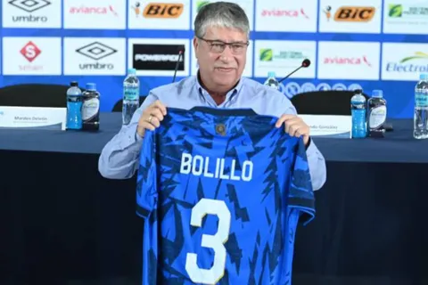 Se acabó la paz: Bolillo Gómez recibe su primer ataque como entrenador de El Salvador.