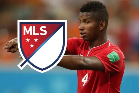 Fidel Escobar en la mira: desde la MLS apuntan al defensor de Saprissa.