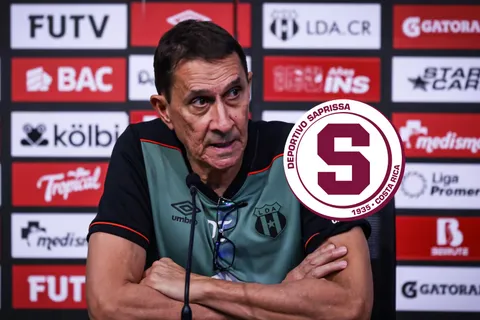 Alexandre Guimaraes en conferencia de prensa.