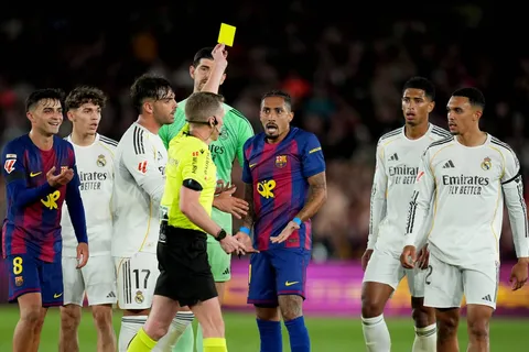 ¿Renueva o se va? Barcelona empieza a hablar con Raphinha sobre su futuro