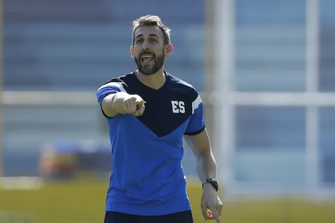 David Dóniga tomó decisión drástica con uno de los legionarios de la Selección de El Salvador