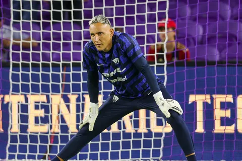Video: Keylor Navas sufre lo peor que le puede pasar a un portero y en México ya lo cuestionan