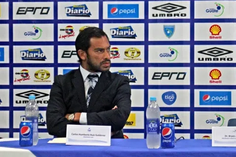 Carlos Ruiz explicó el porqué no podría ser entrenador de la Selección de Guatemala