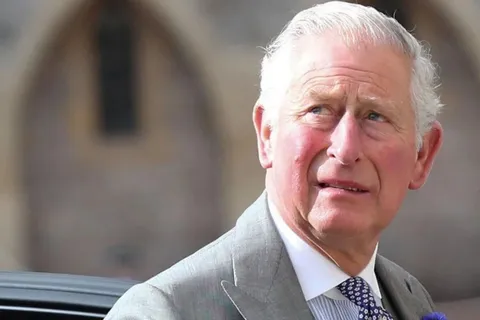 El príncipe Carlos de Inglaterra dio positivo de COVID-19