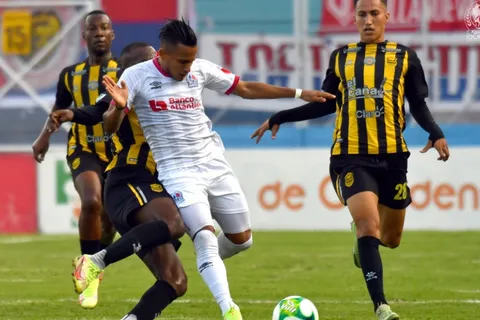 Real España le quitó su paso perfecto a Olimpia en el Clásico de Honduras