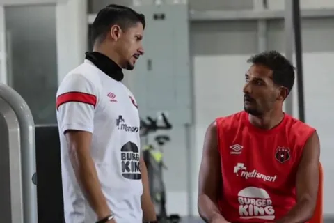 Alajuelense vuelve hacer un fuerte movimiento.