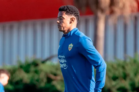 Choco Lozano jugará su primer partido con Almería ante uno de los grandes de La Liga