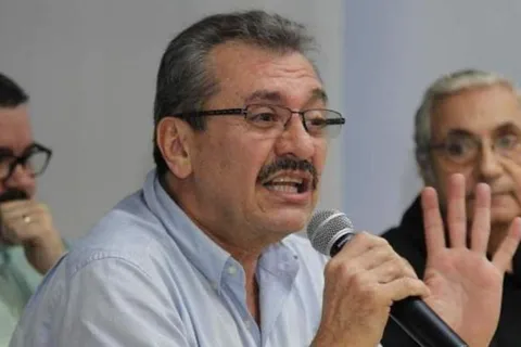 Liga Nacional respalda a Guzmán y continúa el escándalo