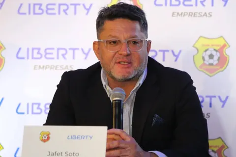 Jafet Soto en problemas: figura del plantel se va inesperadamente al fútbol extranjero