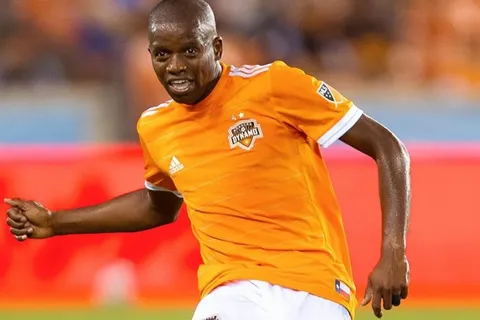 Boniek García seguirá un año más en Houston